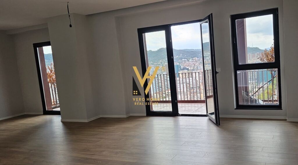 OFFICE 160 M2 FOR RENT AT GARDEN BUILDING, KAVAJES STREET 230,000 LEKE