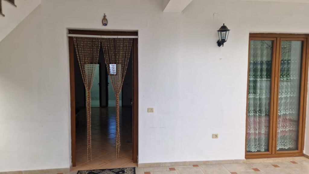 Apartament me qera 3+1 ne Rrugen e Elbasanit ID 5701
