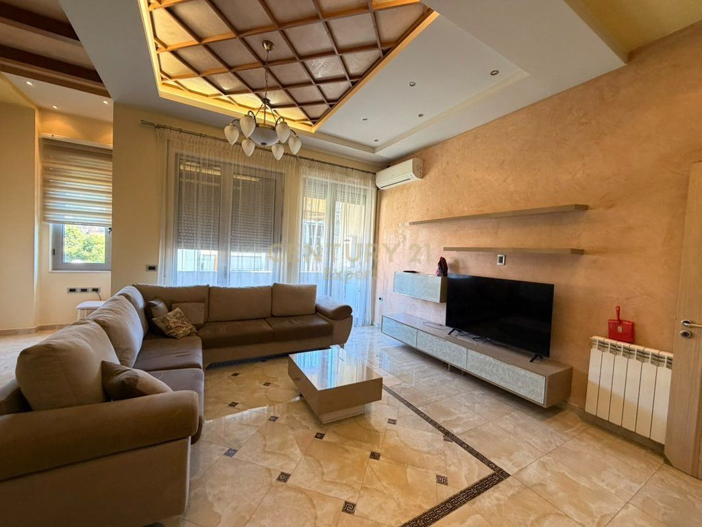 Affittasi appartamento 2+1 a Pazari i Ri