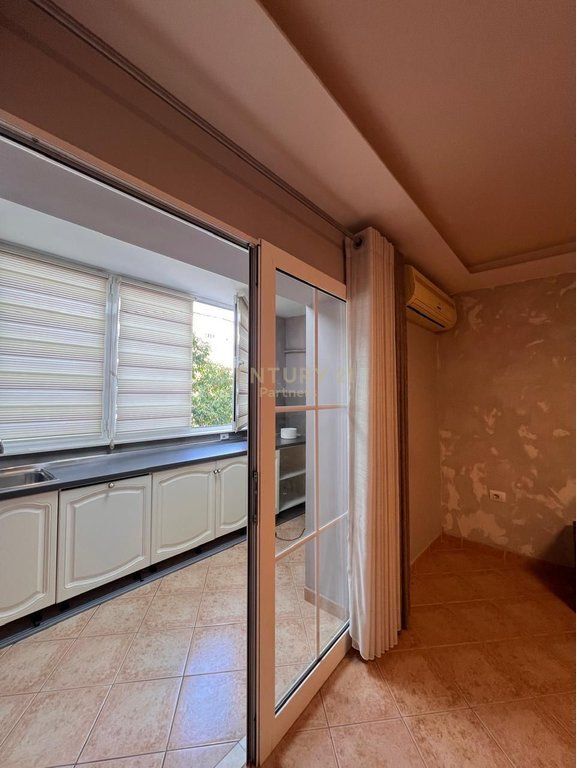 JAPIM ME QIRA ZYRE 115 M2 PRANE BEGA 07, KOMUNA E PARISIT 1,000 € /Muaj