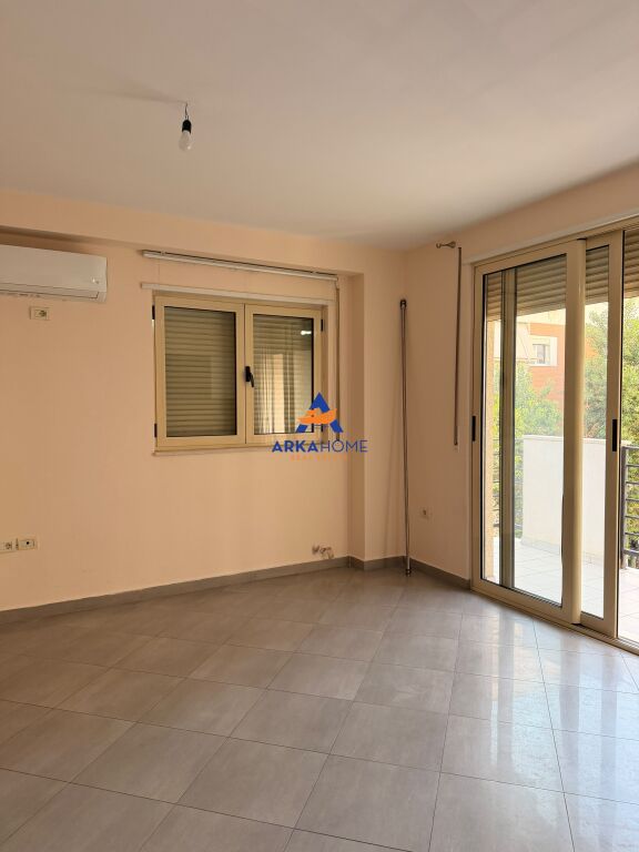 JEPET ME QERA APARTMENT 1+1+2 BALLKONE "TE KRISTAL CENTER" 50.000 LEKE