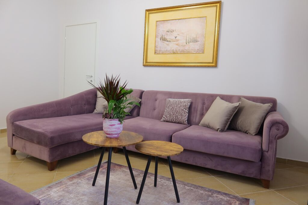 🏢Ish Ekspozita “Shqiperia Sot”jepet me qera apartament ,2+1,i mobiluar.80,000Leke