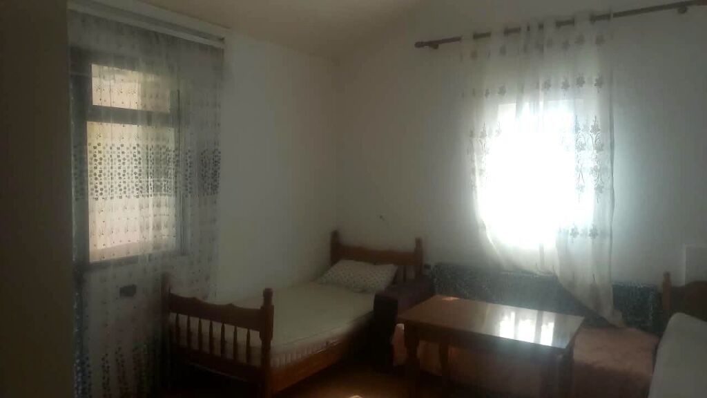 GARSONIERE 30,000 LEKE QYTET STUDENTI