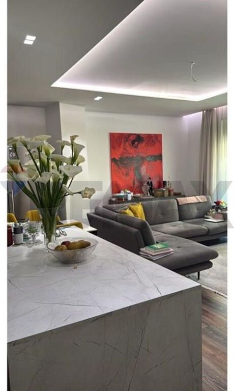Apartament Elegant 2+1 per shitje prane qendres