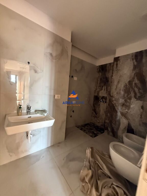 OFFICE FOR RENT 160M2 GROSS "GARDEN BUILDING COMPLEX, KAVAJES ROAD" 2400 EURO (WITHOUT PARKING SPACE)
