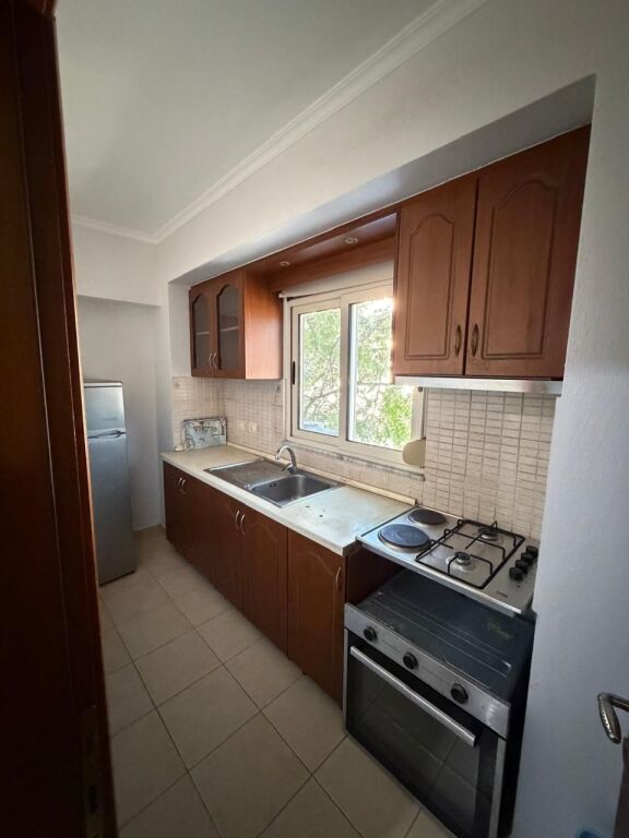 Rent 1+1 near Bjram Curri School. 2nd floor