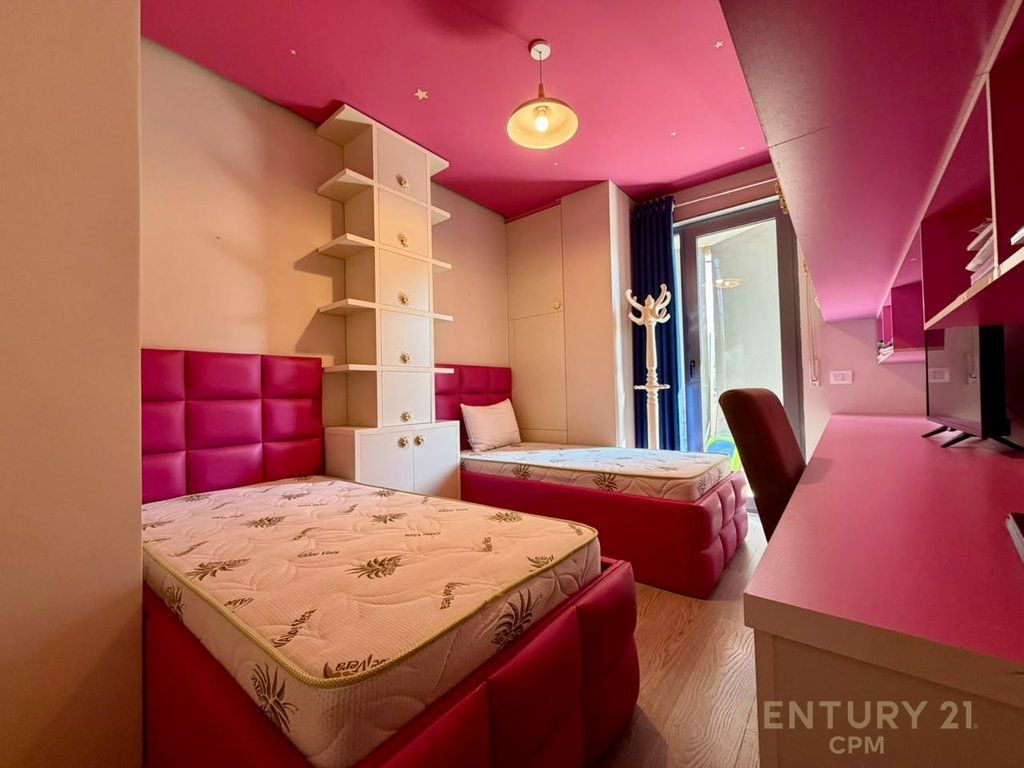 SHITET APARTAMENT 2+1+2 TEK RRUGA E KOSOVAREVE!