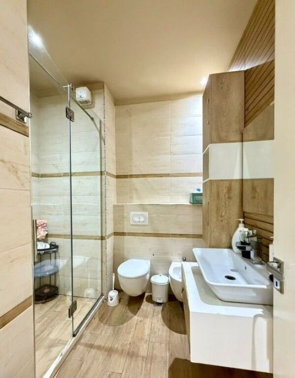 SHITET APARTAMENT 2+1+2 TEK RRUGA E KOSOVAREVE
