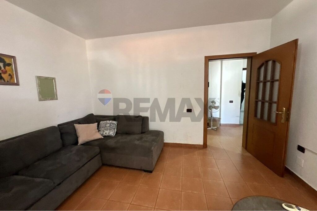 Apartament - Për Shitje - Rruga Muhamet Gjollesha, Tiranë