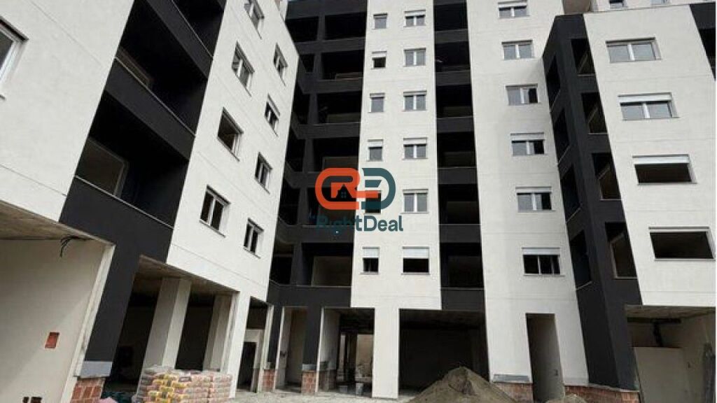 Okazion !! Ne Paskuqan, Tek "Platinium 2", Shitet Apartament 1+1, Me Hapesira Te Bollshme !!!