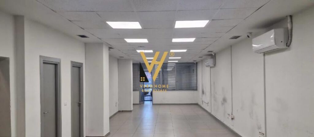JEPET AMBIENT 220 M2 ME QIRA TE QENDRA CONDOR, RR.KAVAJES 4.400 EURO