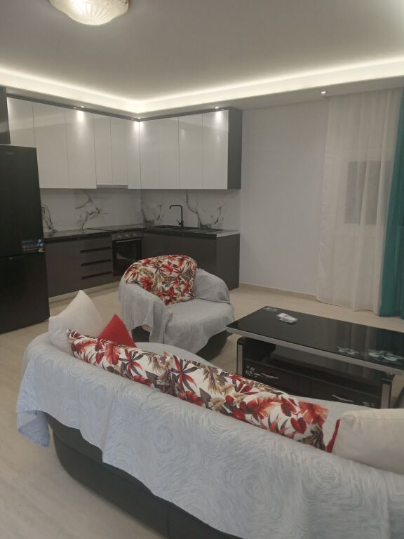 🏡 SHTËPI PRIVATE ME QIRA – 24 MAJI, VLORË 🇦🇱