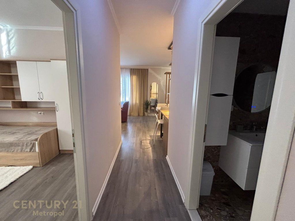 APARTAMENT ME QIRA – PAS LAKE VIEW /Muaj 90,000 Lekë /Muaj