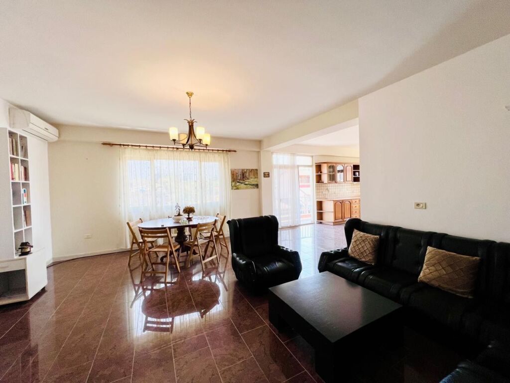 Apartament 3+1 me qira Garda