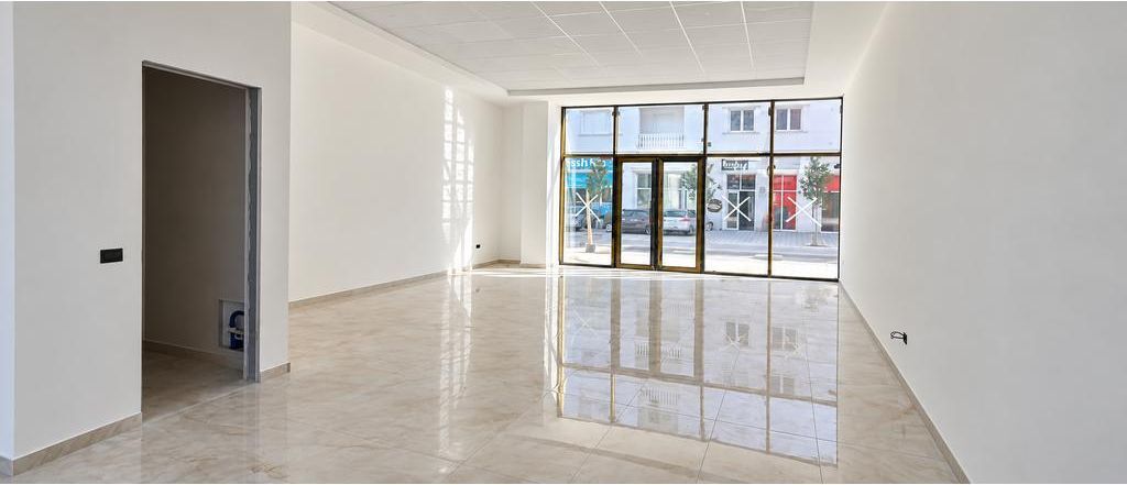 🏢 FOR RENT – SERVICE UNIT 111 m² | PASKUQAN 📍 On the main road, very close to the Great Ring Road 1,500 € /Month 144,000 Lek /Month