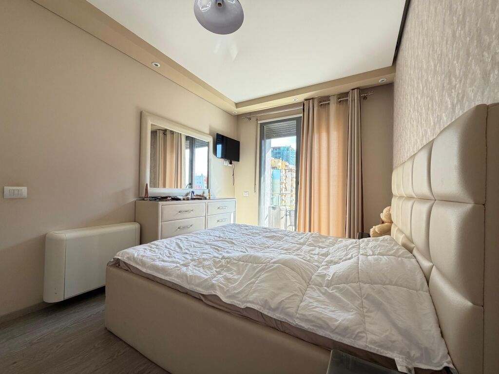 SHITET APARTAMENT 2+1+2 TEK RRUGA E KOSOVAREVE!