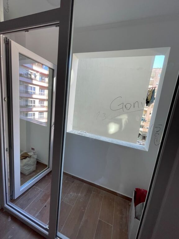 Shitet apartament grasionere