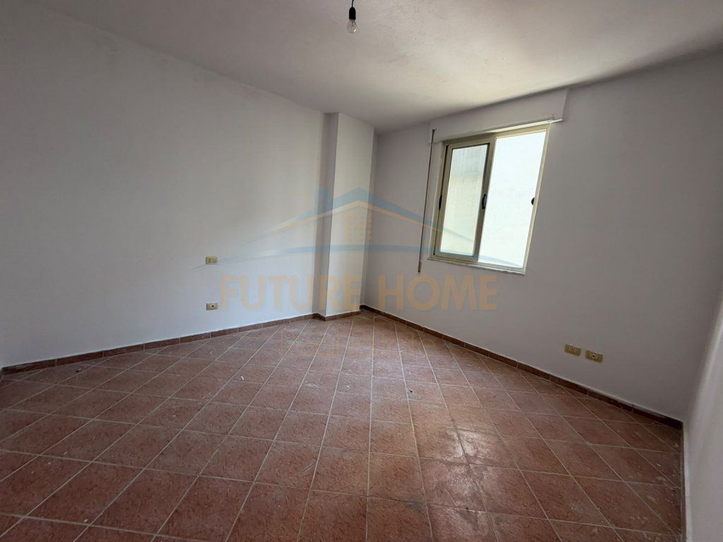 Shitet, Apartament 2+1+2 Ballkone, Golem