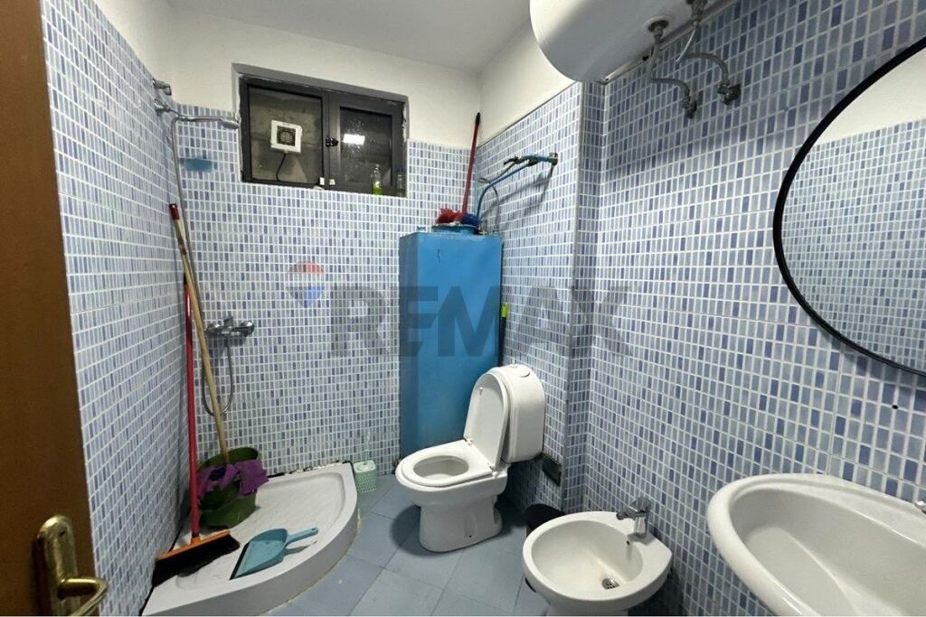 Apartament - Për Shitje - Rruga Muhamet Gjollesha, Tiranë