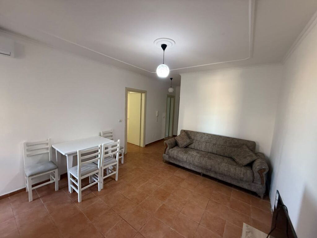 Apartament me qira 1+1 Stadiumi Dinamo