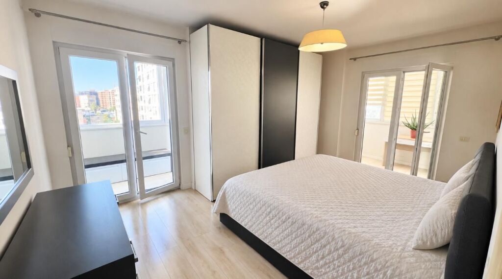 Jepet me qira Apartament 2+1  Kompleksi "KONTAKT" 21 Dhjetori, ish klubi Partizani