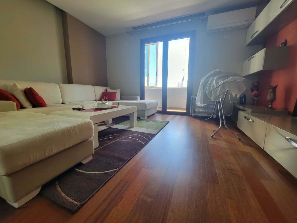 Apartment 2+1+2 for rent Yellow Buildings