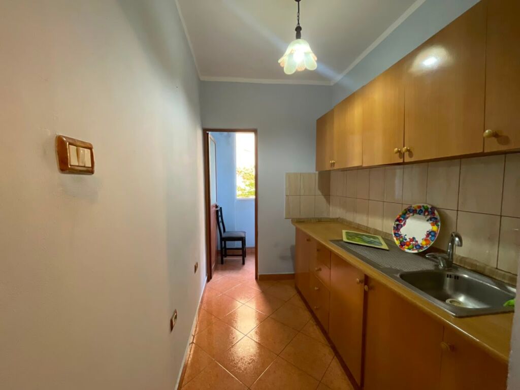 jepet apartament me qera te pallati me shigjeta