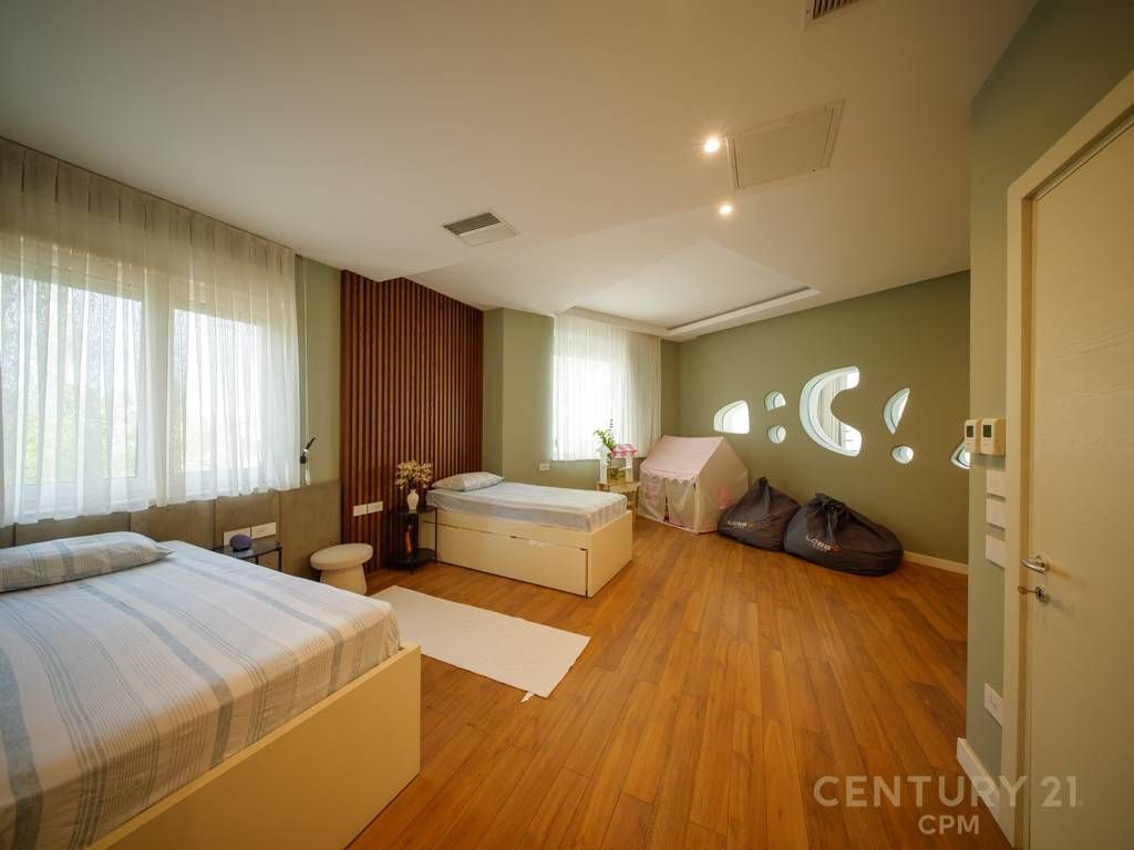 MODERN VILLA FOR SALE NEAR TEG!