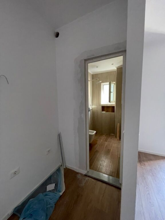 Shitet apartament grasionere