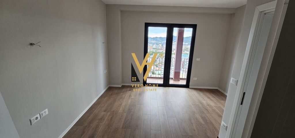 OFFICE 160 M2 FOR RENT AT GARDEN BUILDING, KAVAJES STREET 230,000 LEKE