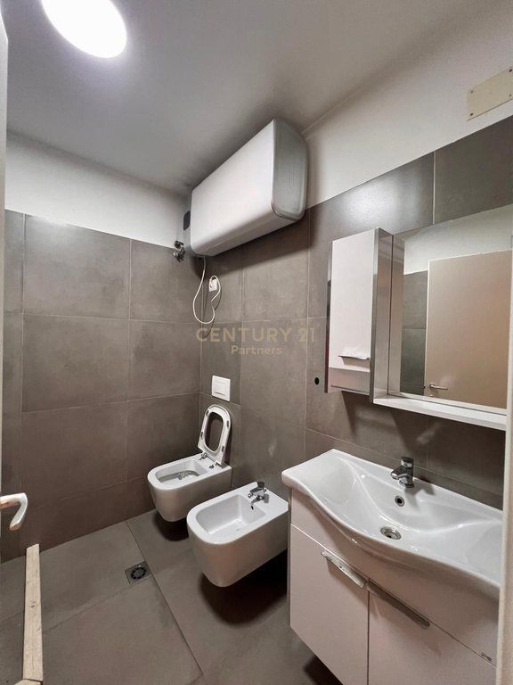 JAPIM ME QIRA ZYRE 115 M2 PRANE BEGA 07, KOMUNA E PARISIT 1,000 € /Muaj