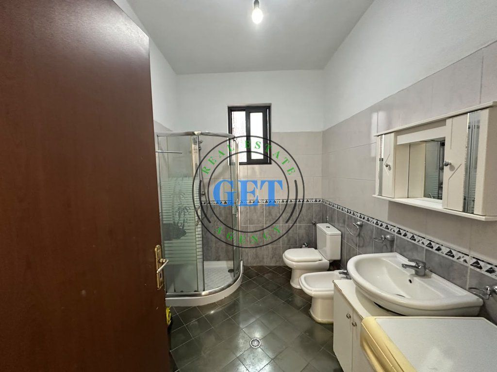 ◆ Jepet me Qira Kati i 2 i nje shtepie private, Qender, Durres