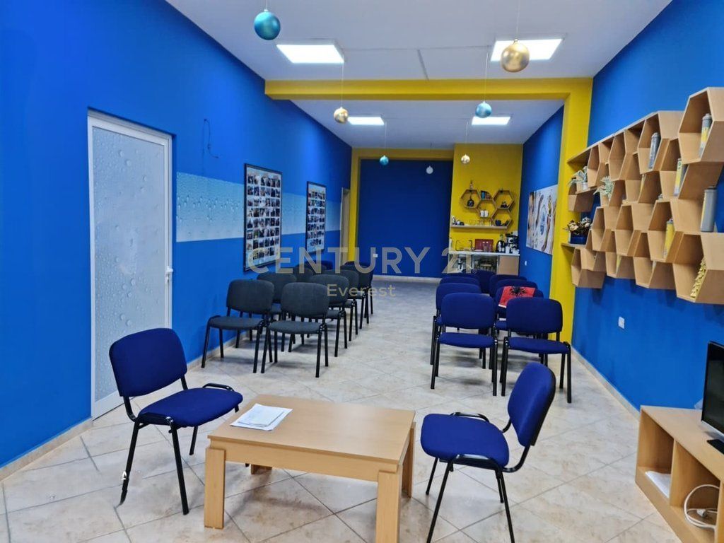 SELITE, COMMERCIAL FOR RENT 1,300 € /Month