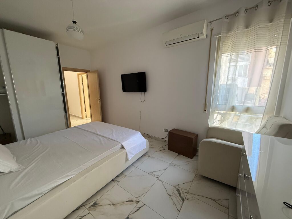 Jepet me qira apartament 2+1 te Liqeni i Thate !