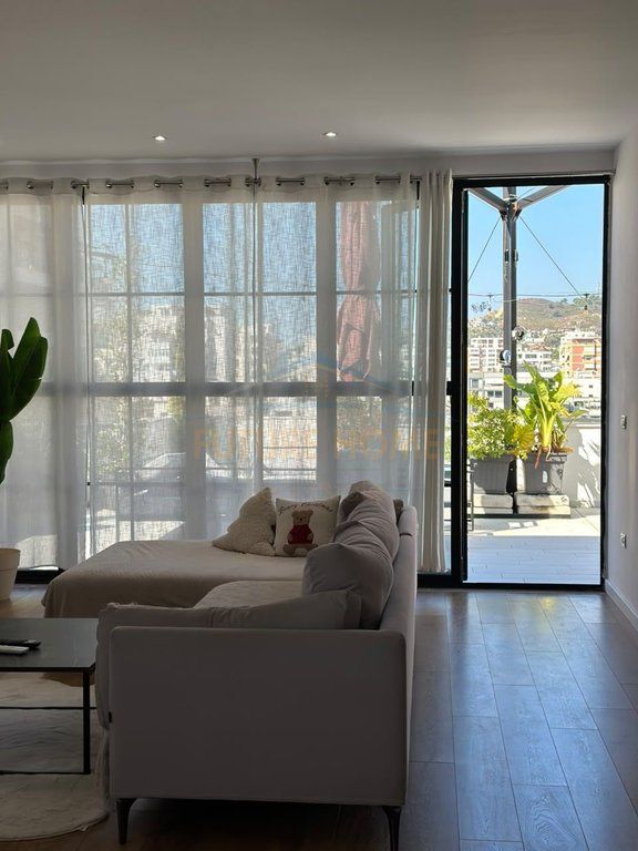 Qera, Penthouse, Durres