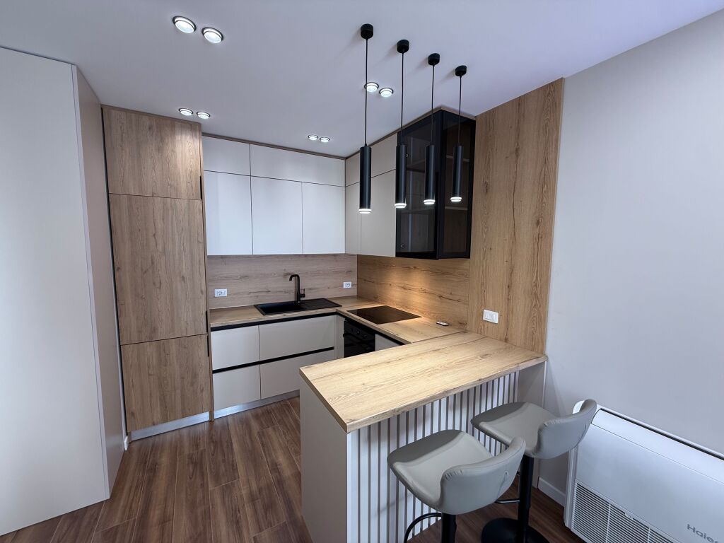 📣 QERA SUPER Apartament 1+1 📍 Don Bosko ✨  🏢 Ndertim i Ri 🪜 Kati 6 (Me Ashensor) 🛋️ Mobiluar Me Kushte Bashkekohore ✅ I Pa Banuar Me Pare 👫 Preferohen Kliente Cift  💶 Cmimi 60.000 Leke (i Pa Diskutueshem)
