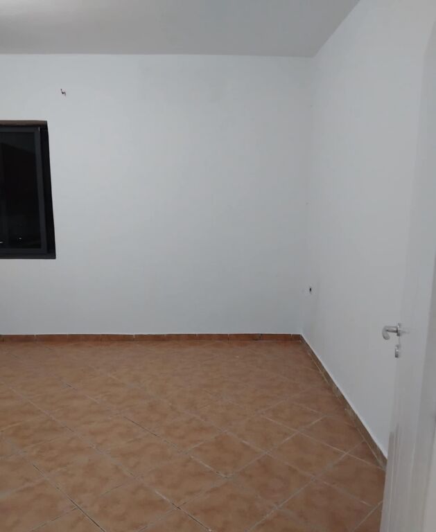 Qera | Ambjent Biznesi | Kamëz | 400 €/muaj