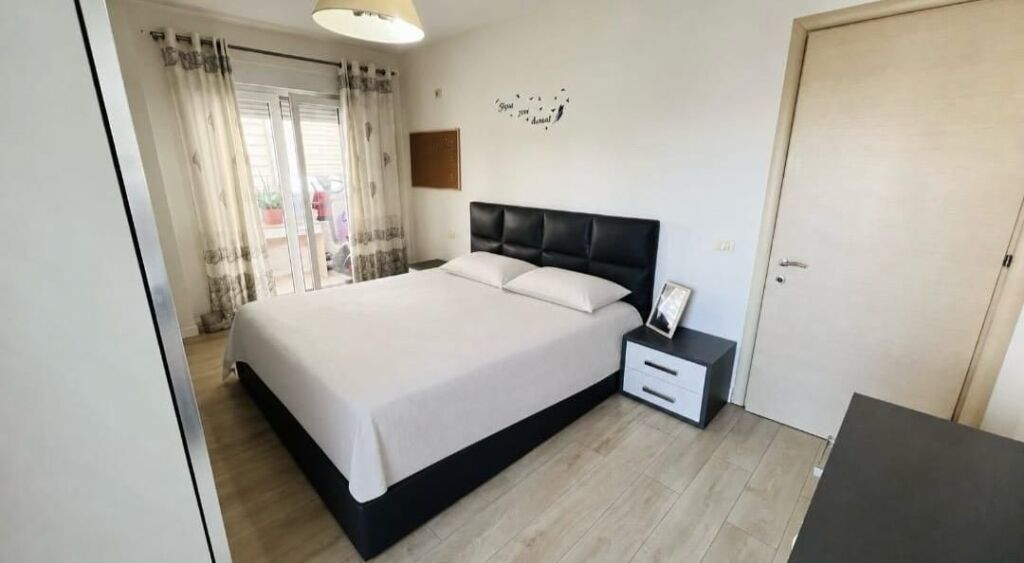 Jepet me qira Apartament 2+1  Kompleksi "KONTAKT" 21 Dhjetori, ish klubi Partizani