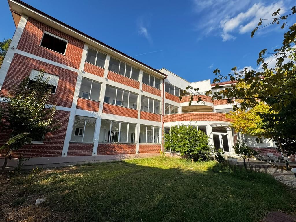 Multifunctional Building for Rent Near Linza Lake