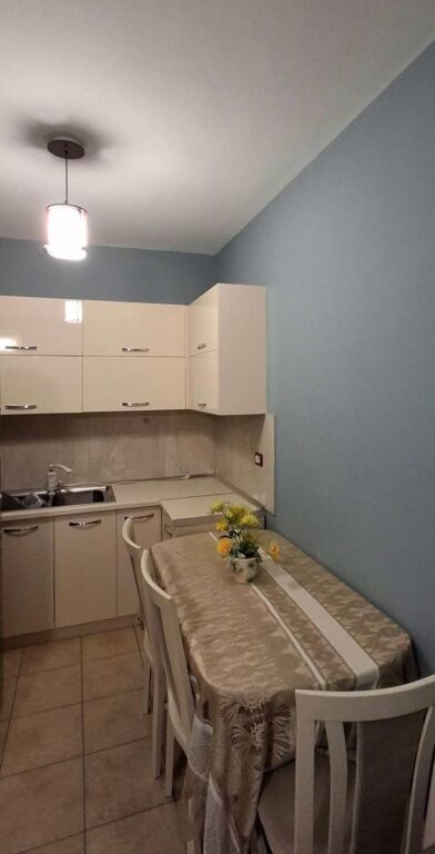 For rent Apartment 1+1, Astir near bar Return 450 thousand old lek
