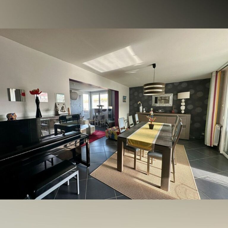 Astir, 2+1 apartment for rent.