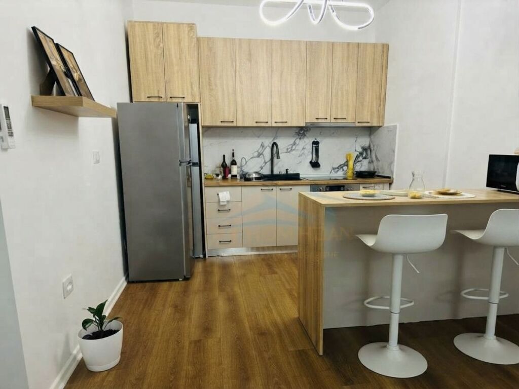 Qera, Apartament 1+1, Rruga e Kavajes, Tiranë.