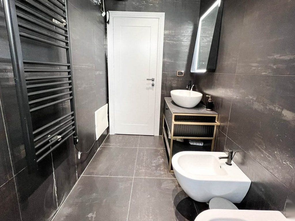 LIQENI I THATË, SUPER APARTAMENT 2+1+2 ME VERANDË PËR SHITJE – TIRANË!