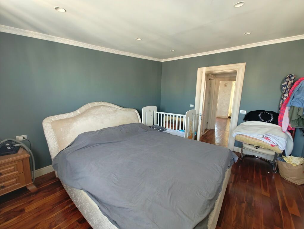 Shitet apartament 3+1+2 tek Bulevardi Zogu i Pare , ish Stacioni i Trenit  