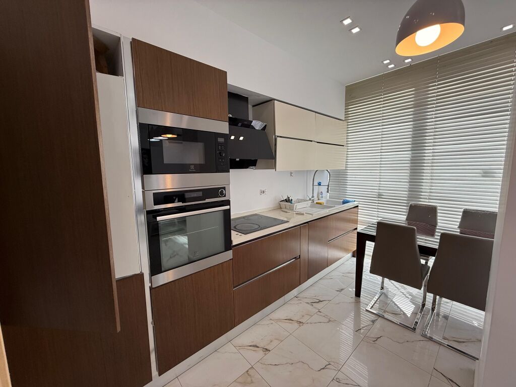 Jepet me qira apartament 2+1 te Liqeni i Thate !