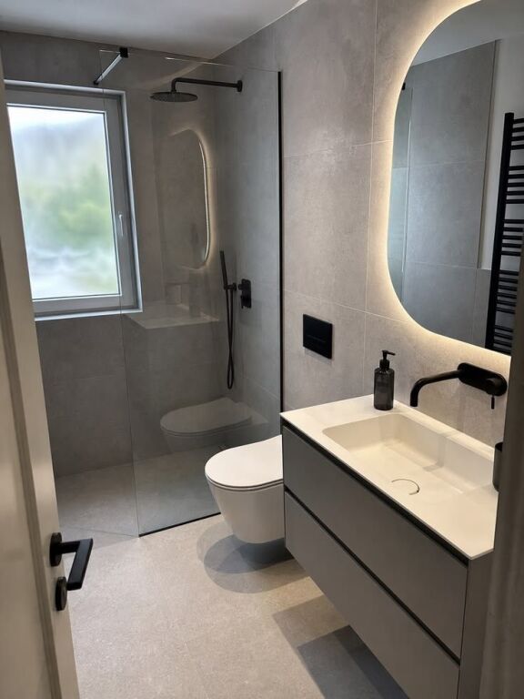 Ne Qender te Tiranes, Jepet me qera apartament modern 1+1.