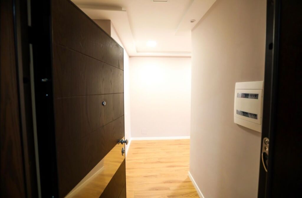 🏡 APARTAMENT MODERN 2+1+2 ME QIRA – QENDËR 📍 Përballë Toptanit