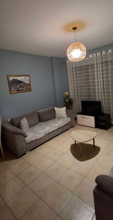 Appartamento 1+1 in affitto, Astir vicino al bar Return 450 Mila leke