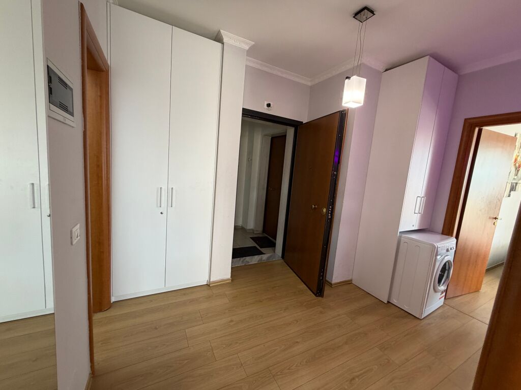 Jepet me qira 2+1 Ne zemer te Pazarit te Ri ,🏷️73.000leke