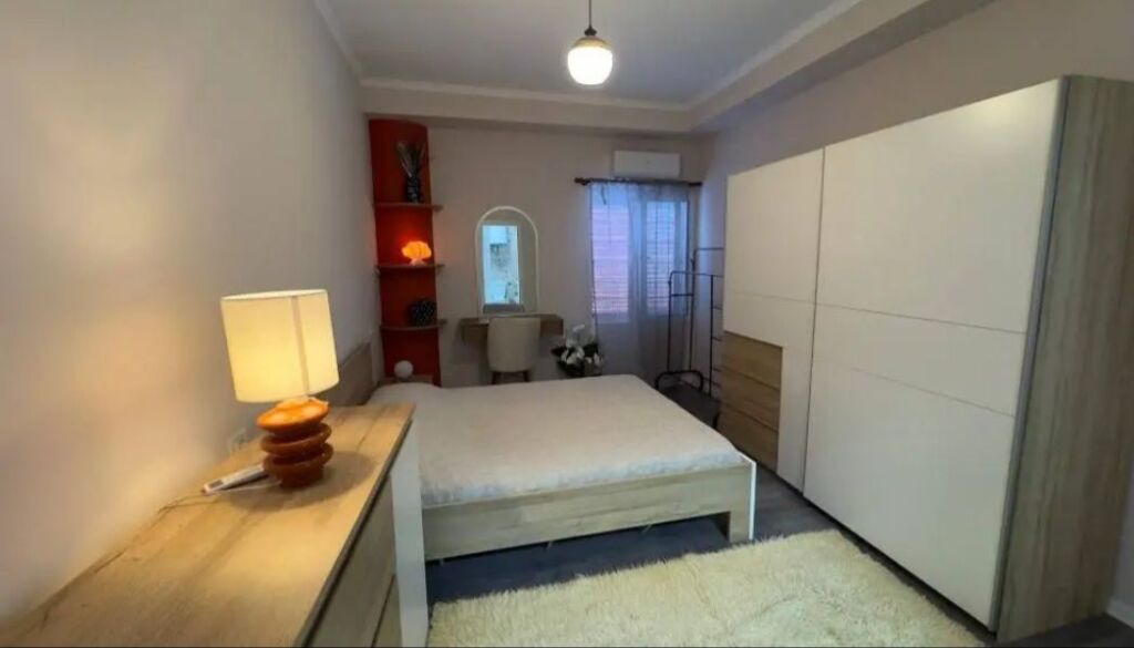 Jepet me Qira: Apartament 2+1+2 ngjitur me "Lake View" - Tiranë